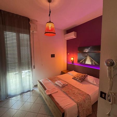 Hotel New Liston Римини Екстериор снимка